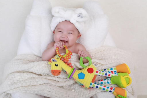 长沙供卵代怀宝宝咬手指甲